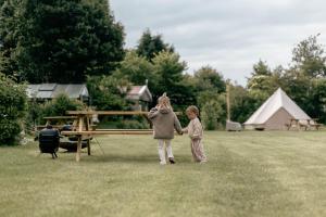 Jubbega-SchuregaBell Tent Parc Bûten Jubbega的相册照片