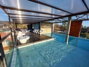 Costalago Suites- By HVH内部或周边的泳池