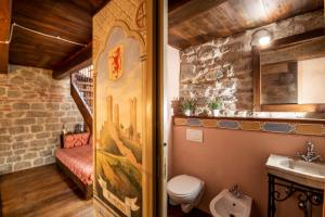 La Torre Medievale Lungarno的一间浴室