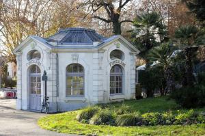 波城Le petit Park-studio-terrasse- piscine-WIFI FIBRE的相册照片