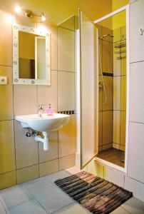 亚罗梅日大酒店的一间浴室