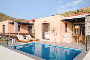 Agios Ioannis KaspakaLemnosthea Luxury Residences的一座带游泳池和房子的别墅