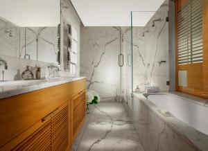 Bio Hotel Raphael - Relais & Châteaux的一间浴室