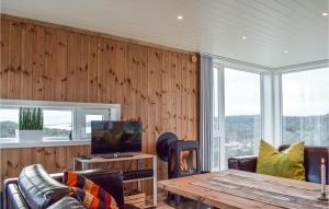 SøndeledCozy Home In Sndeled With House Sea View的相册照片