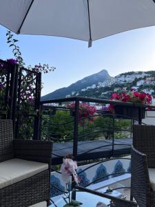 维耶特里Aretusa Resort Amalfi Coast的市景阳台
