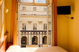 波尔多剧院酒店的客房设有窗户,享有建筑的景致。