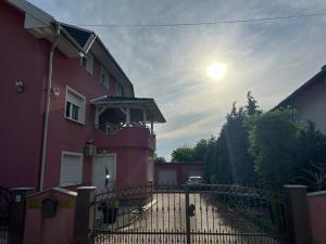 Ščitarjevo4 STARS ROOMS Near Airport的相册照片