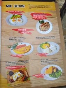 布勒伊拉HOTEL ADRIANO的供应各种美食的mcdonalds餐厅的菜单