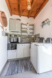 Ralaki Cottage的厨房或小厨房