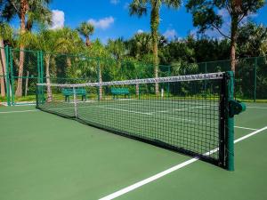 Social Distanсing Approved Nature Getaway!内部或周边的网球和/或壁球设施