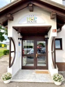 波斯托伊纳HOP HOUSE Garni Hotel的相册照片