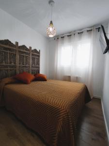 Apartamento Santander Maliaño客房内的一张或多张床位