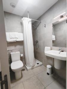Apartamento Santander Maliaño的一间浴室