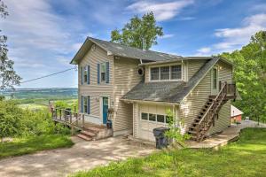 Keuka ParkSpectacular Views with Deck, Fire Pit, and Game Room!的相册照片