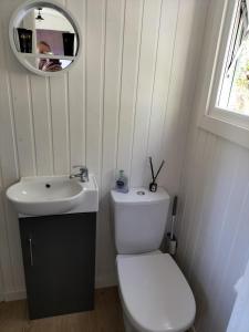Lavender hut的一间浴室