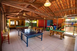 巴拉乡村酒店内部或周边的乒乓球设施