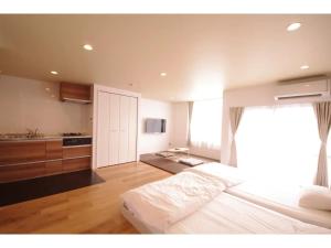 HOTEL APT SESELA - Vacation STAY 12881客房内的一张或多张床位