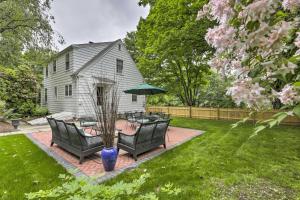 Historic Essex Home with Large Yard Near Downtown!外面的花园