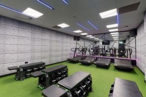 利物浦乡村酒店的健身中心和/或健身设施