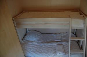 汉默尔沙登度假酒店客房内的一张或多张双层床