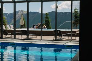 古多里Gudauri Lodge的山景游泳池