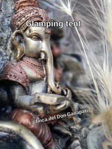 圣巴托洛梅La finca del don Ganapati的神的雕像,口张开