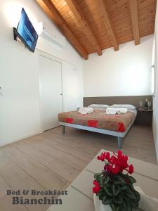 B&B Bianchin via Trieste 67 Fiumicello-Villa Vicentina客房内的一张或多张床位