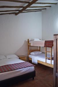 阿帕里西奥洛佩兹旅馆客房内的一张或多张双层床