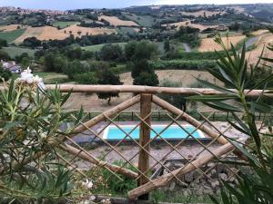 Charming 3 Bed Villa in Otricoli stunnings views内部或周边泳池景观