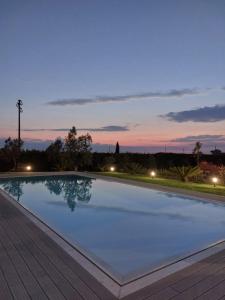阿莱齐奥Villa Minerva Family Relais的享有风景的游泳池