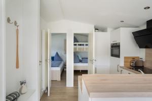 Ferienhaus "TO HUUS" mit kostenfreier Saunanutzung客房内的一张或多张双层床