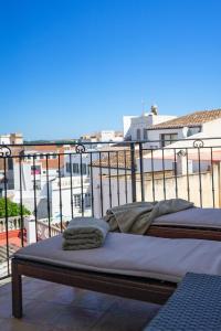 Hotel San Miguel Menorca的阳台或露台