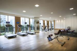 LOTTE City Hotel Guro的健身中心和/或健身设施