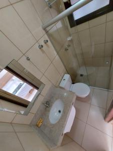 Golfinho Plaza Hotel的一间浴室