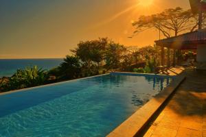 安迪拉纳VILLA DOMINGO - Incroyable vue panoramique的一座背景海洋的游泳池