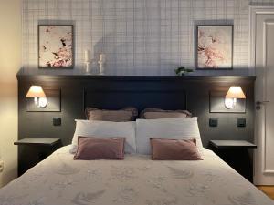 大加那利岛拉斯帕尔马斯Casa Doramas B&B VV的一间卧室配有一张大床和两盏灯