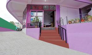 Itsy Hotels Shillong Tower Guesthouse的阳台或露台