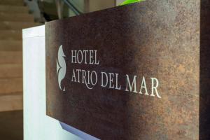 洛斯阿尔卡萨雷斯Hotel Ibersol Atrio del Mar的articolo del mar酒店标志