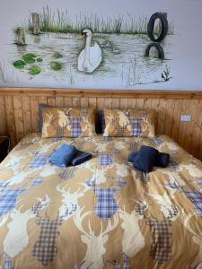 杜尔拉什钓鱼小屋旅馆客房内的一张或多张床位