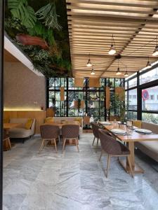 Suite Loc Luxury Aparthotel餐厅或其他用餐的地方