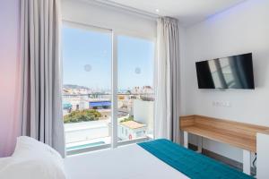 Nerja VG Hostal Boutique的电视和/或娱乐中心