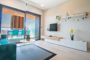 Waves apartment - relax in Costa Blanca的休息区