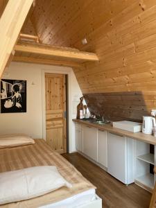 斯玛杰克托莱塞Glamping Holiday House with hot tub and sauna- Hisa oddiha的相册照片