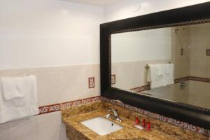 埃多拉多汽车旅馆的一间浴室