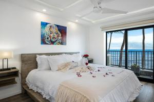 Spectacular luxury , modern oceanfront condo Maalaea-Kihei ,Maui客房内的一张或多张床位