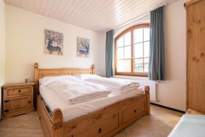 Aparthotel-Almgasthaus Gemsli - A bisal Österreich überm Schweizer Rheintal客房内的一张或多张床位