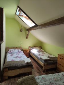 Agroturystyka Zielona dolinka客房内的一张或多张床位