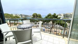 Dimi Holidays Porto Cristo SLU Meerblick Apartment 3- Hafen Porto Cristo 120m zum Strand的阳台或露台
