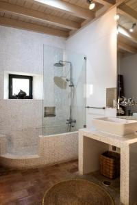 Altanure - Casa Terra Ecological Boutique Hotel的一间浴室
