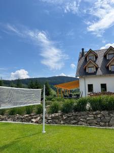 斯托尼拉斯奇Miodówka的房屋前的足球门